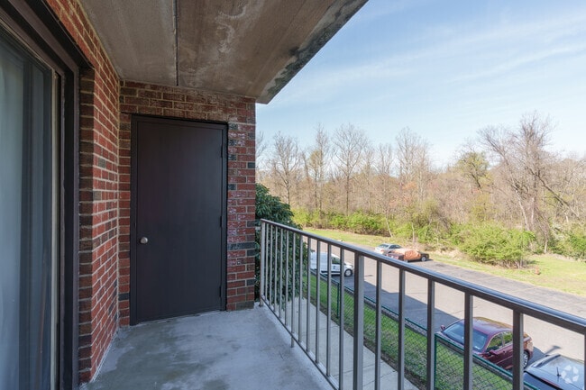 2BR, 1BA - 1080SF - Terrace - Bridgewater Apartments