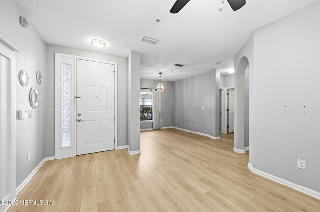 Foto del edificio - 415 La Travesia Flora