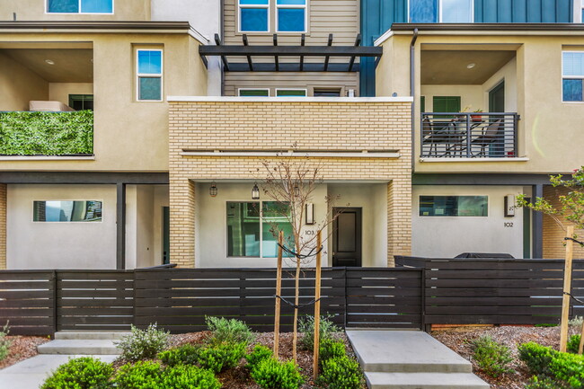 Building Photo - 7631 University Ave