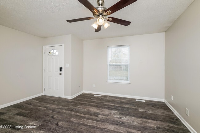 Building Photo - 210 Dogwood Run