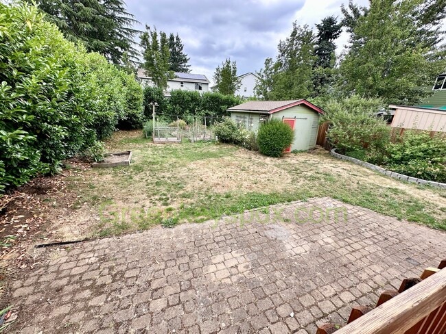 Building Photo - 2-Bedroom House with Fully Fenced Backyard...