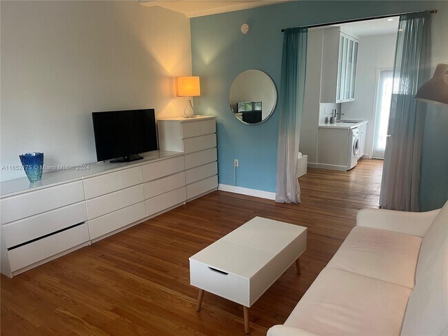Building Photo - 439 15th St