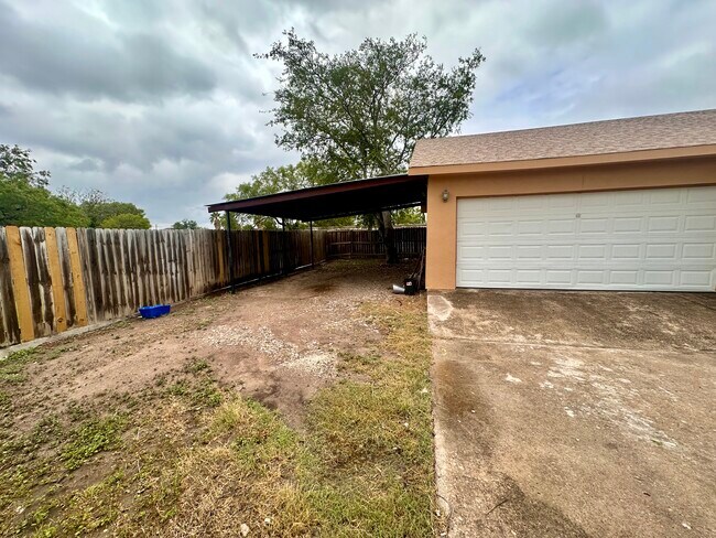 Building Photo - 3828 Clavel St