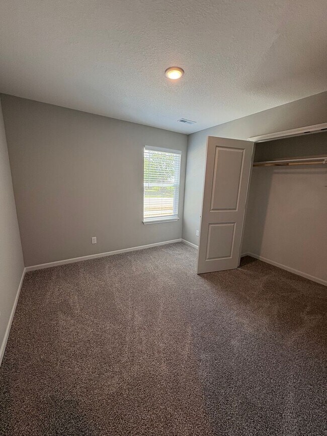 Foto del edificio - 622 Fall Meadow Ln
