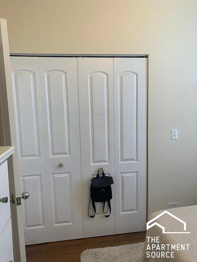 Building Photo - 1734 W Huron St