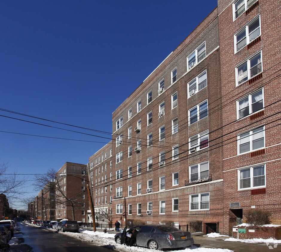 Primary Photo - 63-25 Saunders St