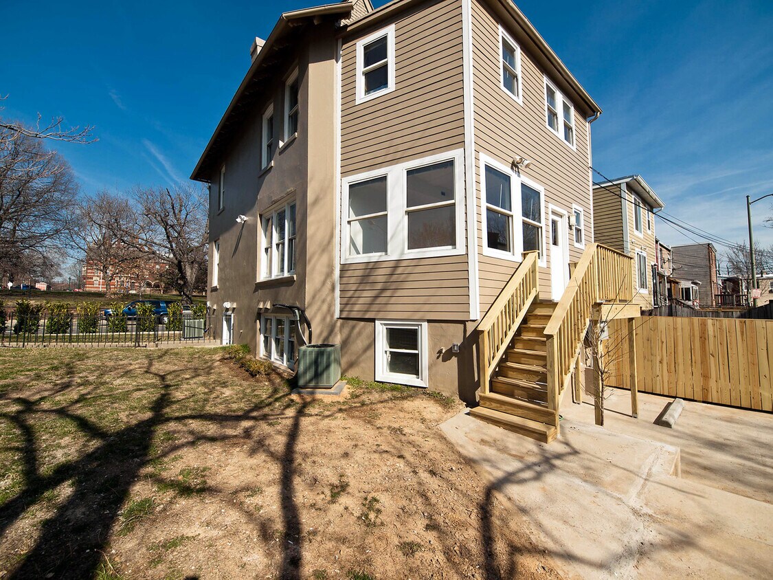 Building Photo - 701 Florida Ave NE