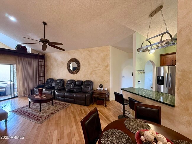 Foto del edificio - 10301 N 70th St