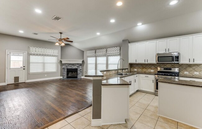 Building Photo - 204 Parakeet Dr
