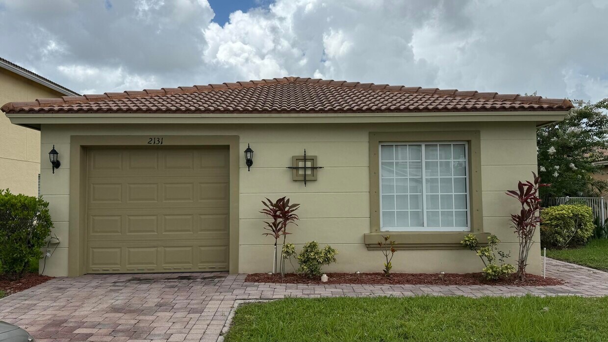 Foto principal - 2131 Newport Isles Blvd