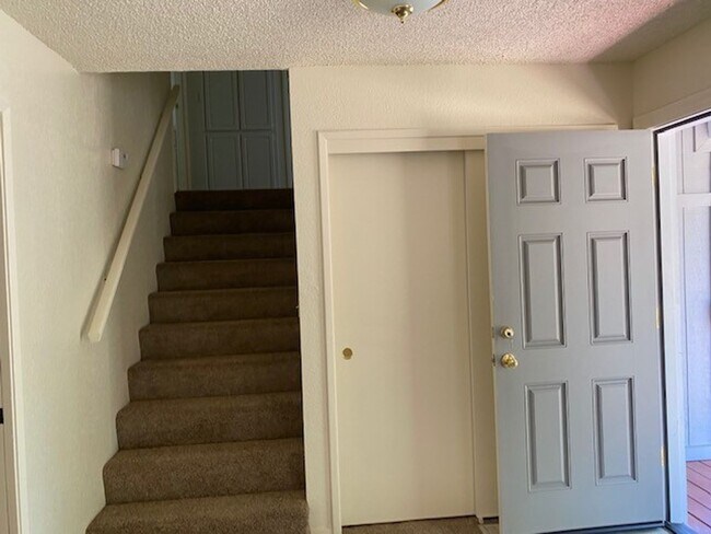 Foto del edificio - 11212 Torrey Pines Dr