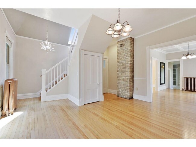 Sala de estar - 403 Dewey St