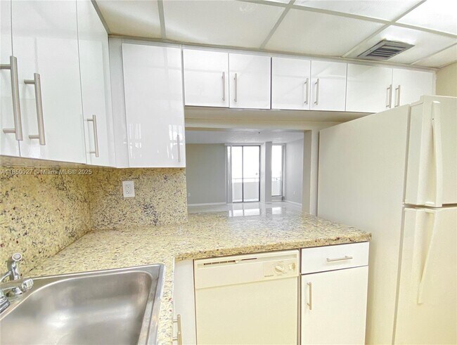 Foto del edificio - 6830 Indian Creek Dr