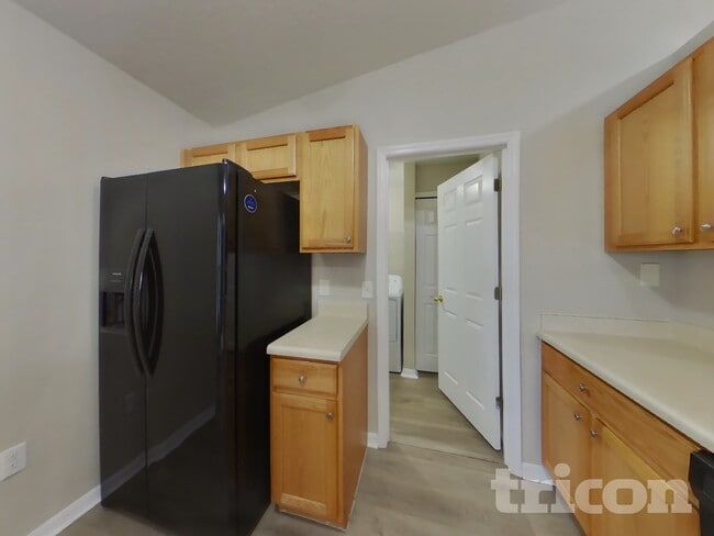 Foto del edificio - 339 Squires Grove Dr