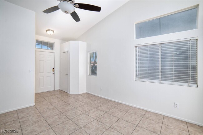 Foto del edificio - 2542 N Grand Basin Dr