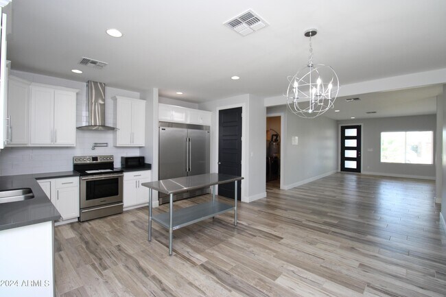 Foto del edificio - 2140 E Palm Ln