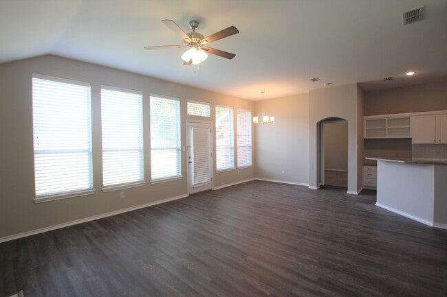 Building Photo - 3 Bedroom 2 Bath in Whitehouse ISD!