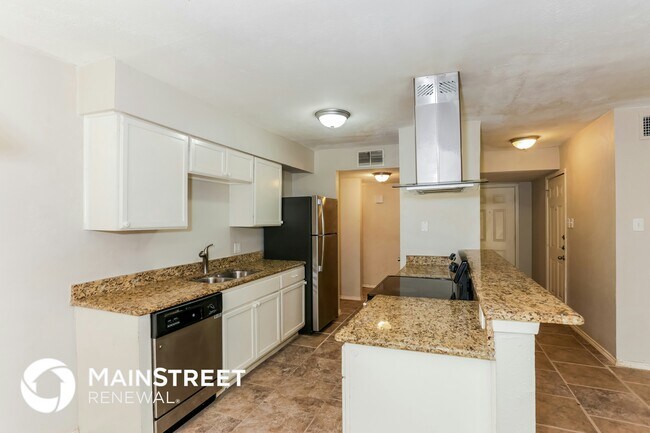 Foto del edificio - 817 Sandalwood Ln