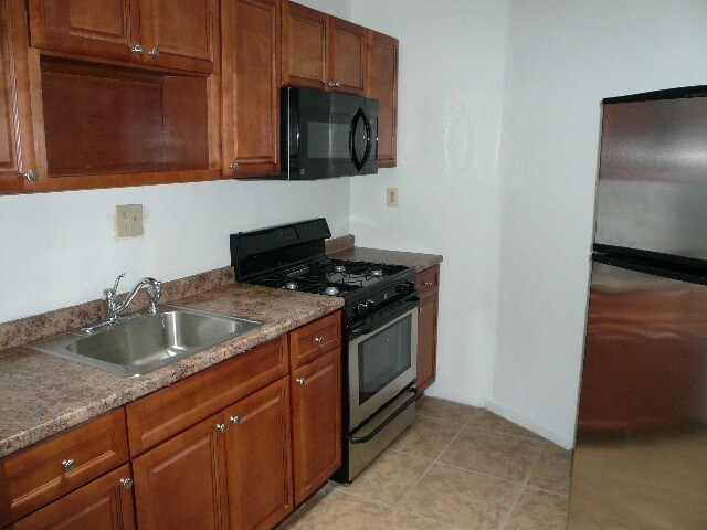 Building Photo - 2000 N 61st St