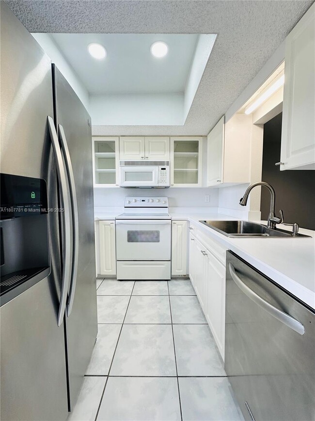 Building Photo - 3111 Pass a Grille Way