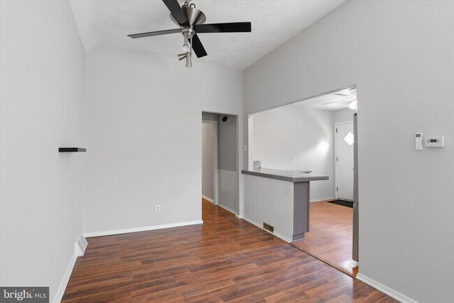 Foto del edificio - 169 Juniper Rd