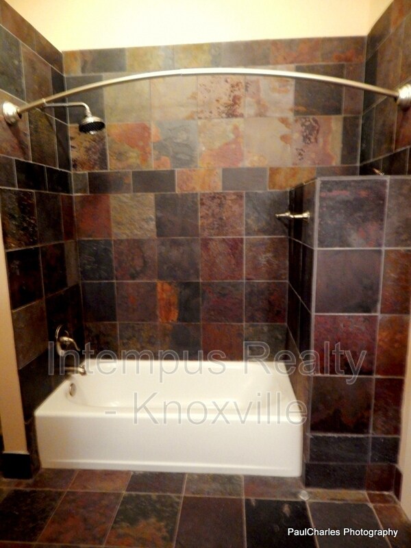 Foto del edificio - 402 S Gay St