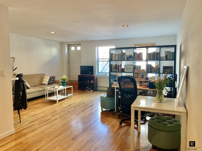 Foto del edificio - 725 Fulton Street