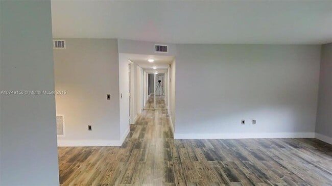 Building Photo - 3 bedroom in Hollywood FL 33021