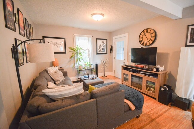 Building Photo - Tucked away, conveniently located, home fo...