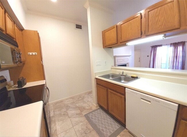 Building Photo - 2121 El Paseo St