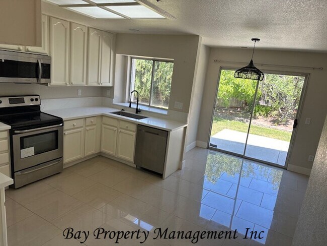 Foto del edificio - Nicely Updated 3 bedroom, 2 bath Home in t...