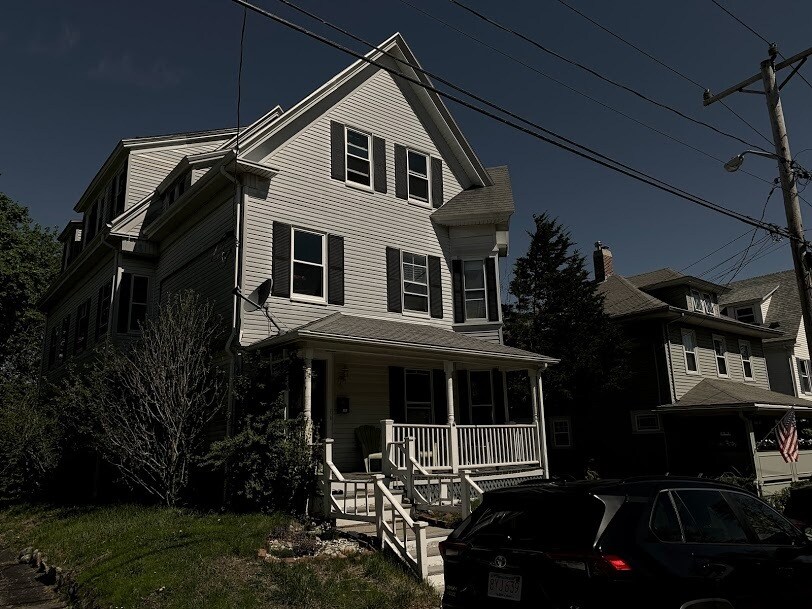 Primary Photo - 19 Clyfton St