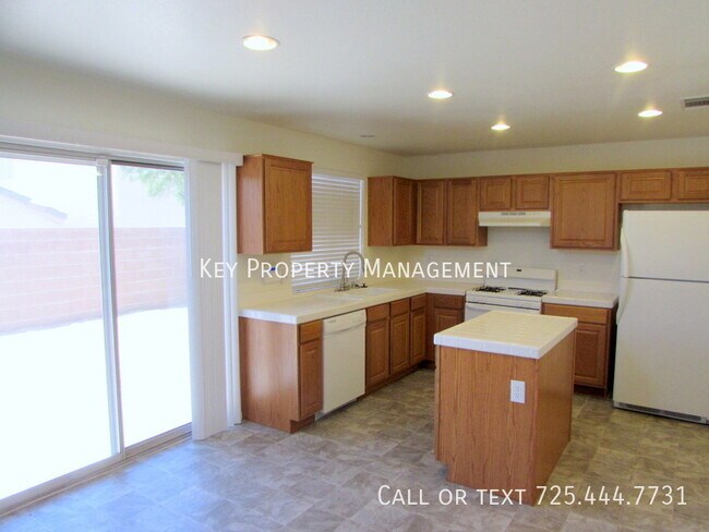 Foto del edificio - 3 BEDROOM 2 STORY IN THE NORTHWEST