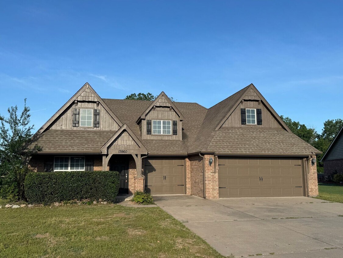 Foto principal - Bixby 3 car garage, great lot!