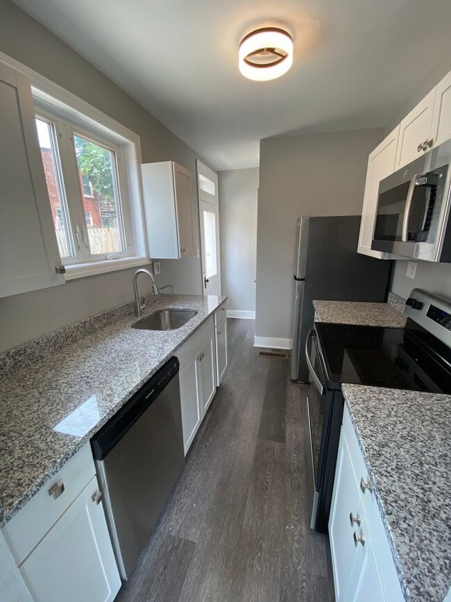 Building Photo - 2 Bed, 1 Bath Detached Home with Central AC Available 07/15