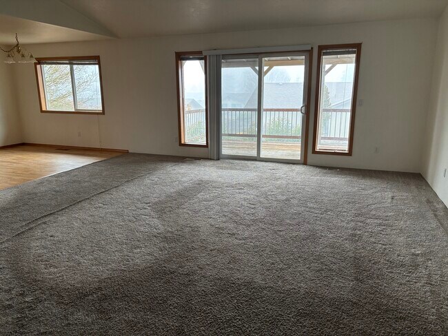 Foto del edificio - 935 NW Cooke Ave