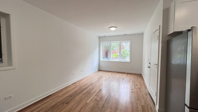 Building Photo - 226 W 24th St