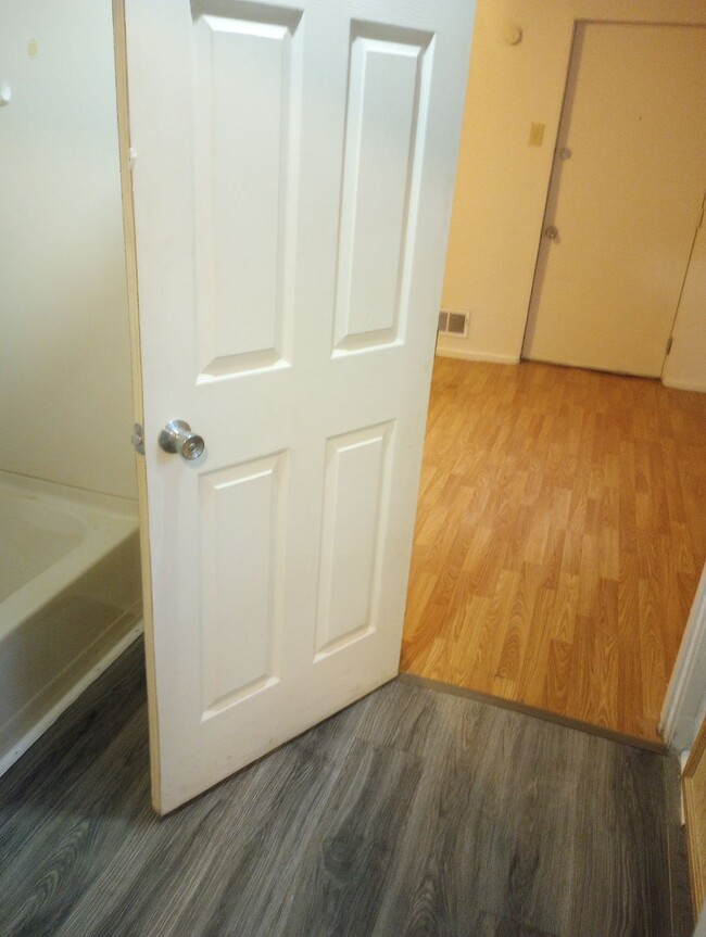 Foto del edificio - 3148 McClure Ave