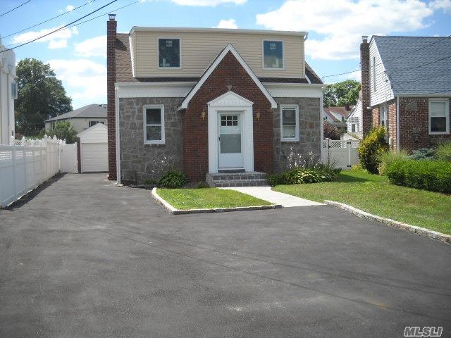 Primary Photo - 8 Whaleneck Dr