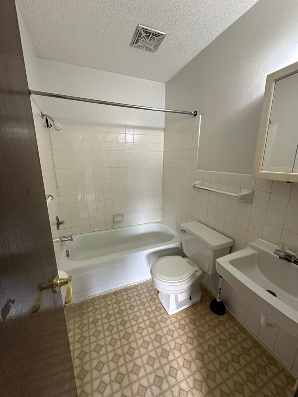 Foto del edificio - 320 Oak Ave N