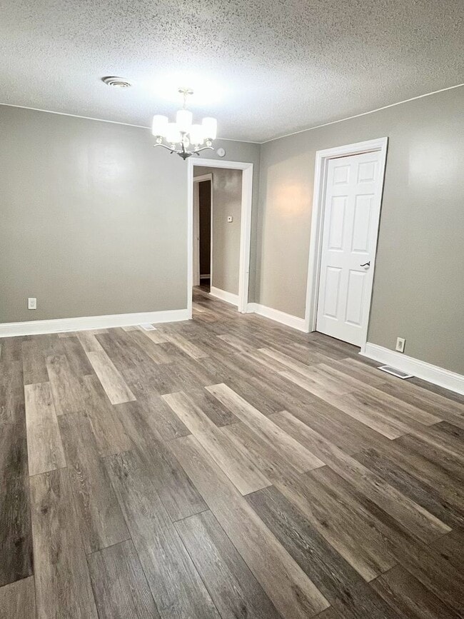 Building Photo - Beautifully Updated 3-Bedroom Home