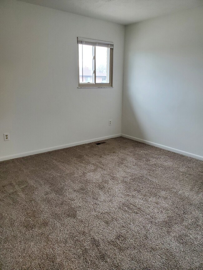Main bedroom - 815 Sussex Plz