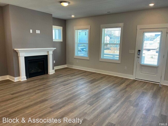 Building Photo - 3 br, 2.5 bath House - 682 Vine Parkway