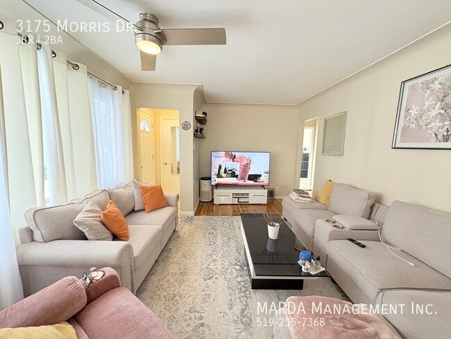 Photo du bâtiment - BEAUTIFUL 3 BED/2 BATH HOME - SOUTH WINDSOR + HYDRO,WATER &GAS!