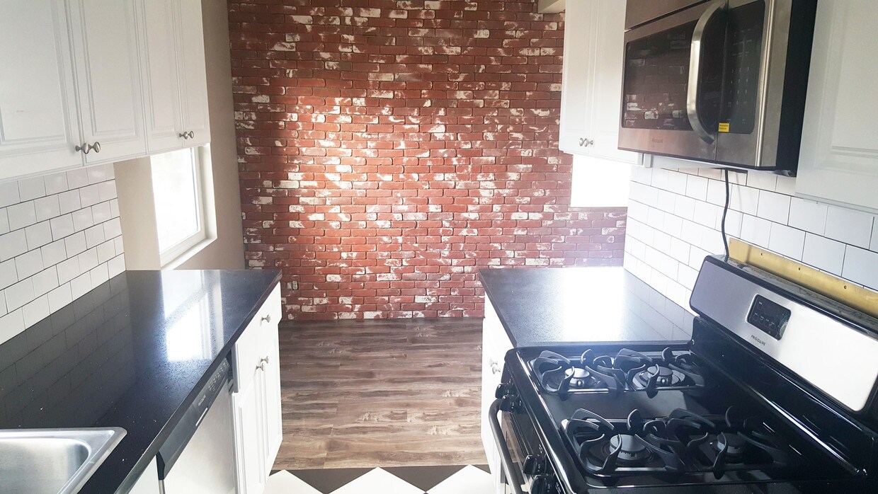 Primary Photo - 1422 Talmadge St