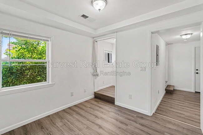 Building Photo - 812 Chester St
