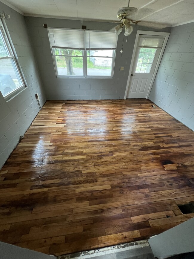 Living room - 108 Gentry St