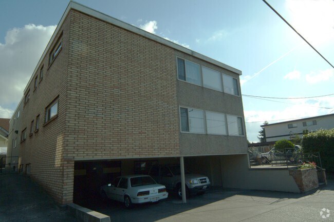 Building Photo - Glen Ellyn