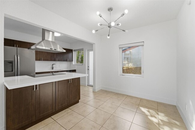 Building Photo - 570 NW 49th St