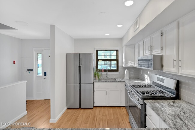 Building Photo - 51 Queens Way